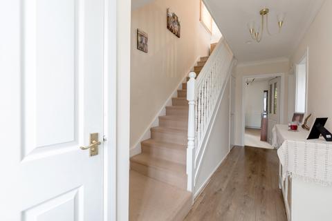 15 Cramond Vale, Edinburgh, EH4 6RB