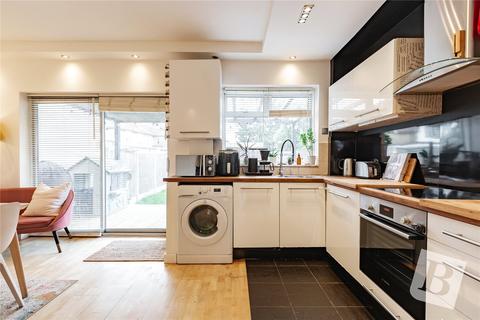 16 Brooklands Road, Romford, RM7 7DX