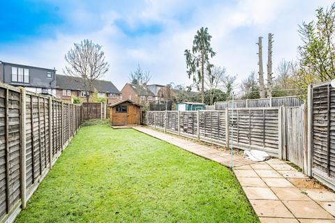 24a Barnard Gardens, Hayes, UB4 9ER
