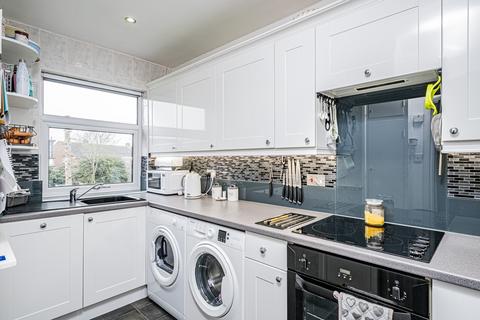 24a Barnard Gardens, Hayes, UB4 9ER
