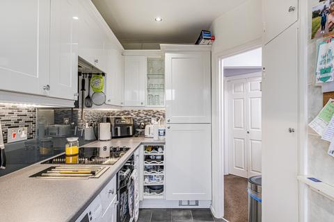 24a Barnard Gardens, Hayes, UB4 9ER