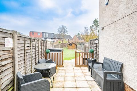 24a Barnard Gardens, Hayes, UB4 9ER