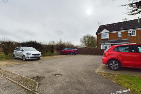 50 Iris Close, Aylesbury, HP21 8YZ