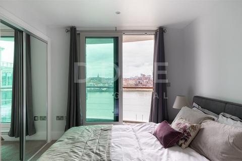 2 bedroom apartment for sale, St. George Wharf, London, SW8