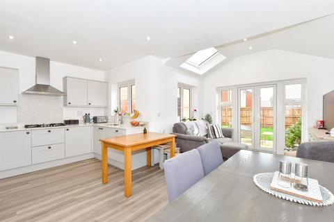 4 bedroom end of terrace house for sale, Goshawk Drive, Chichester, West Sussex