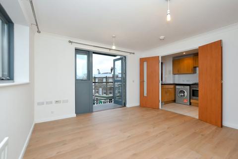1 bedroom flat for sale - Kenninghall Road, Clapton E5 8BY