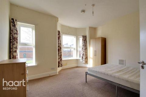 undefined, Ampthill Road, Bedford