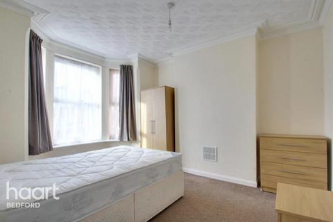 undefined, Ampthill Road, Bedford