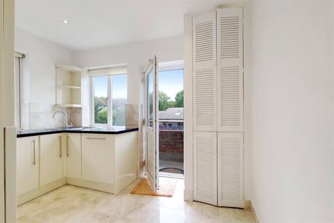 2 bedroom property for sale - Squires Court, Abingdon Road, London, N3