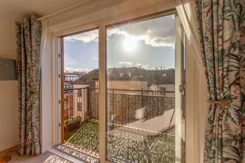 Flat 14, 1 Hatters Lane, Edinburgh, EH7 4GZ
