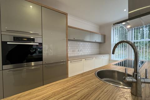 2 bedroom apartment to rent, Ibbotsons Lane, Liverpool L17