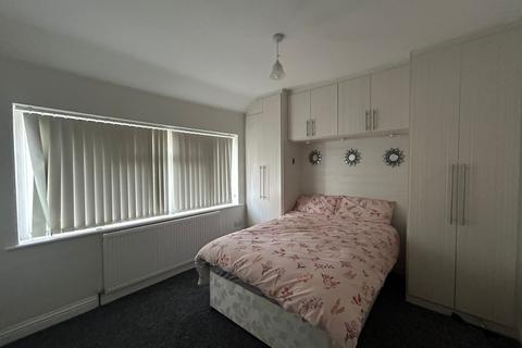 5 bedroom flat to rent, Staines Road, Feltham TW14