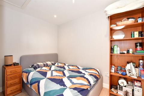 1 bedroom flat for sale - Thant Close, Leyton
