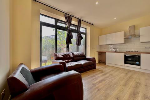 1 bedroom flat to rent - Caxton Road, Wimbledon, London, SW19