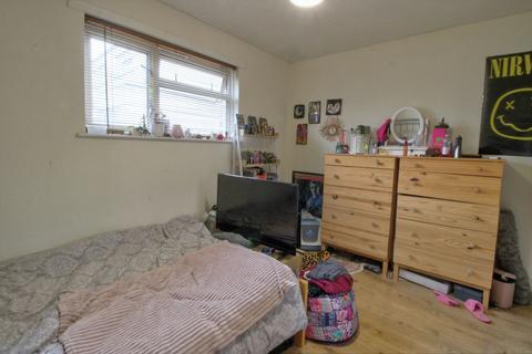 14 Five Acres, Harlow, CM18 6UX