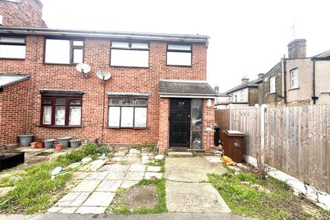 3 bedroom house for sale, Eric Road, Romford RM6