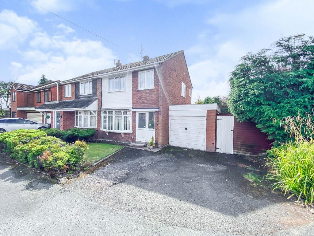 Granville Drive, Kingswinford 3 bed semidetached house for sale £243,000