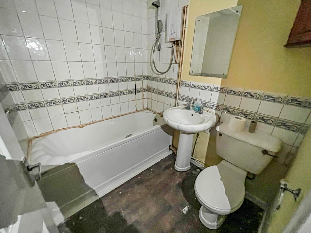 White Suite Bathroom