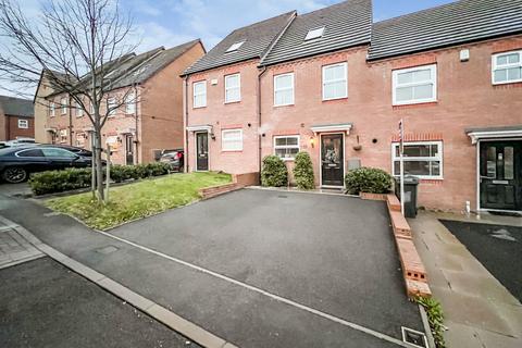 3 bedroom terraced house for sale - Cascade Way, Dudley