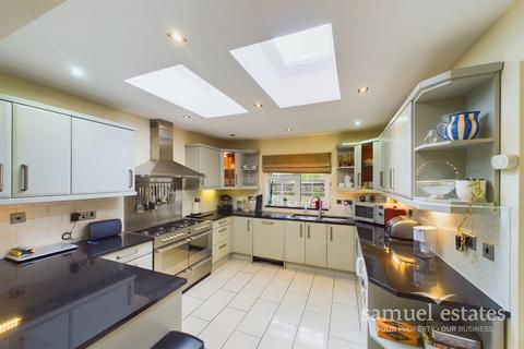 4 bedroom end of terrace house for sale - Croft Road, Norbury, SW16