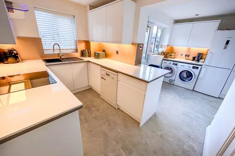 11 Bramble Close, Cradley Heath, B64 5QQ