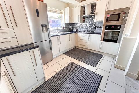 3 bedroom semi-detached house for sale, Durham Road, Dudley