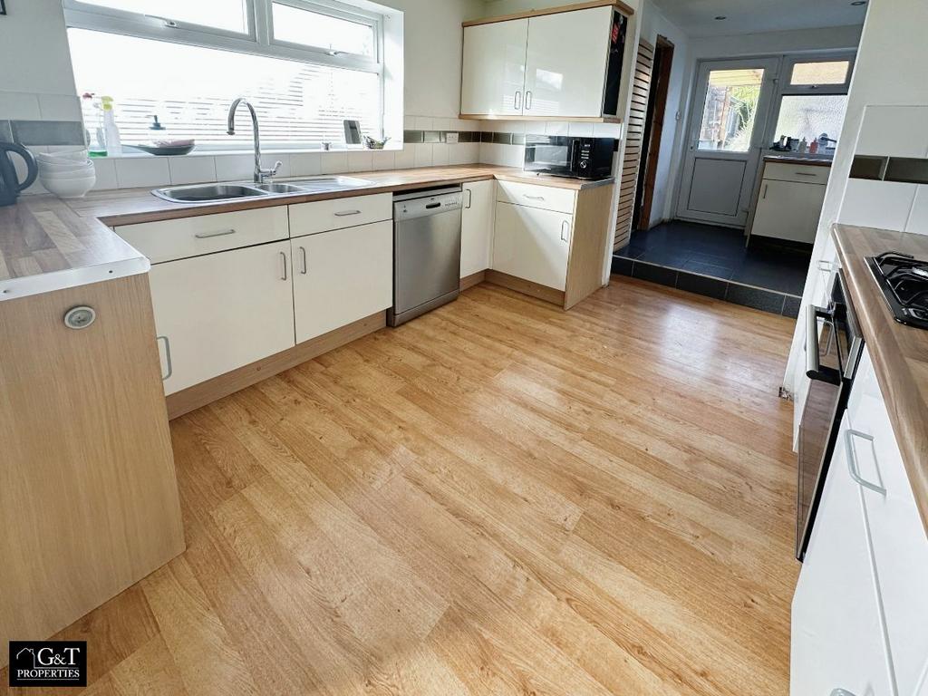 Kitchen/ Utility