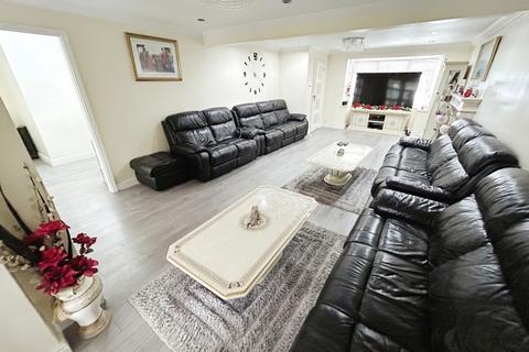 4 bedroom detached house for sale, Aintree Way, Dudley