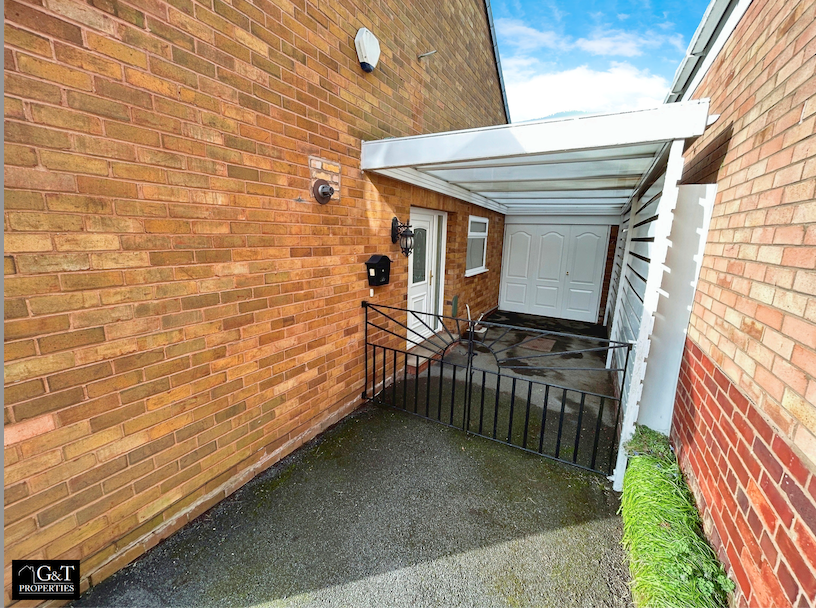 Newfield Drive, Kingswinford 2 bed bungalow for sale £250,000
