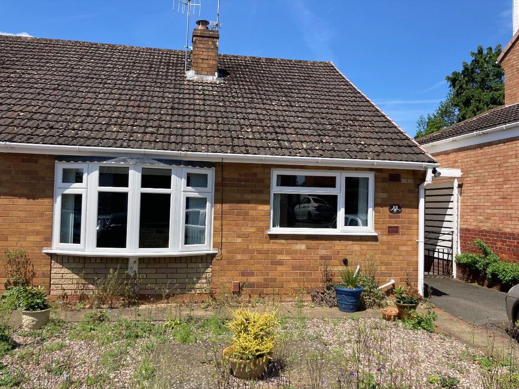 Newfield Drive, Kingswinford 2 bed bungalow for sale £250,000
