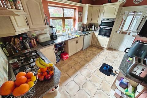 3 Wolverhampton Road, Kingswinford, DY6 7HX