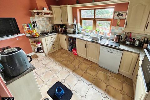 3 Wolverhampton Road, Kingswinford, DY6 7HX