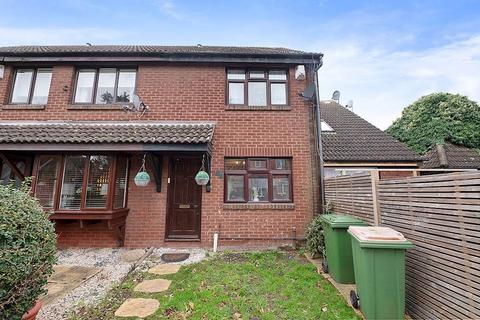 17 Truesdale Road, London, E6 5PT