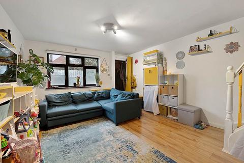 17 Truesdale Road, London, E6 5PT