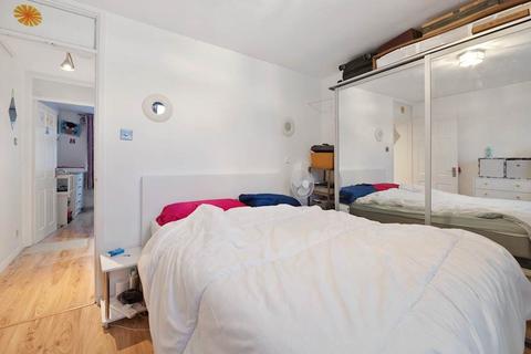 17 Truesdale Road, London, E6 5PT