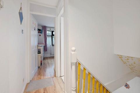 17 Truesdale Road, London, E6 5PT
