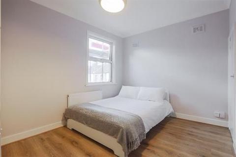 1 bedroom flat for sale - London E17