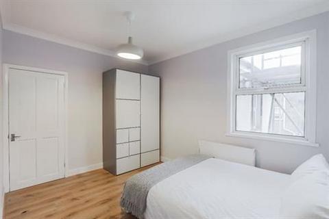 1 bedroom flat for sale, London E17