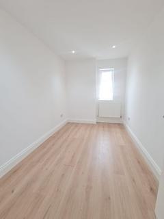 2 bedroom flat to rent, London SW16