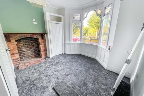 Studio to rent, Victoria Road, Brierley Hill