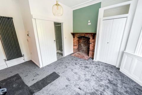 Studio to rent, Victoria Road, Brierley Hill
