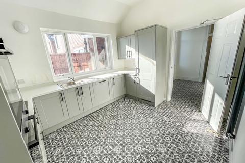 Studio to rent, Victoria Road, Brierley Hill