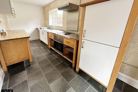 3 bedroom semi-detached house to rent, Meadow Road, Dudley