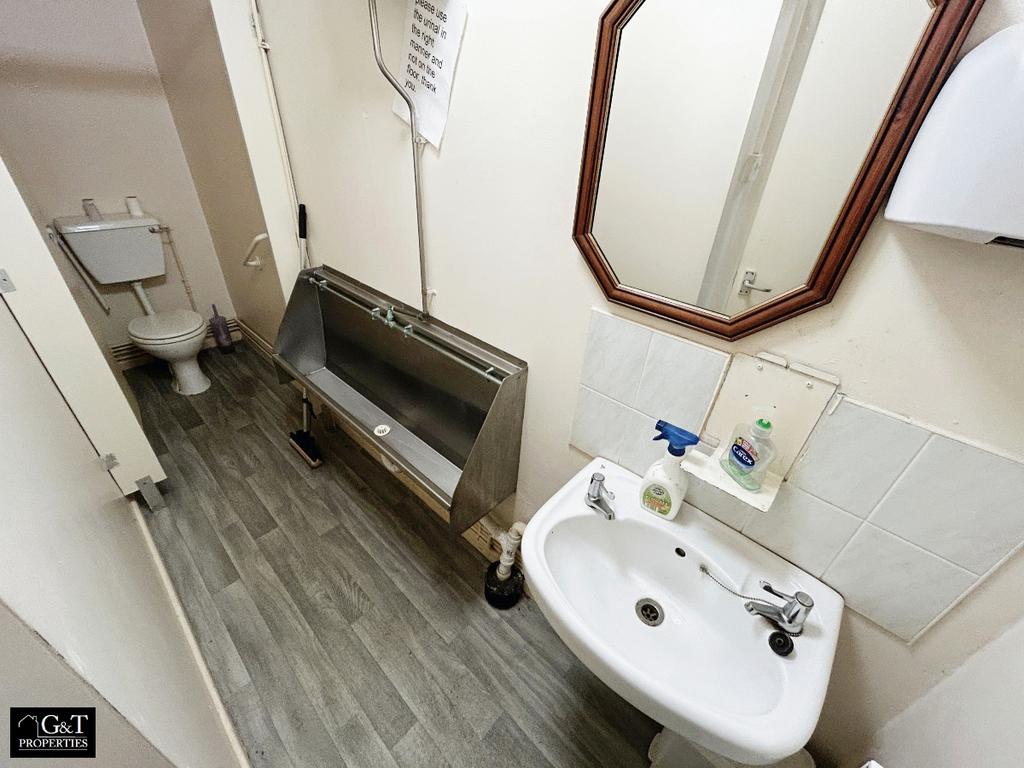 Men's Toilets