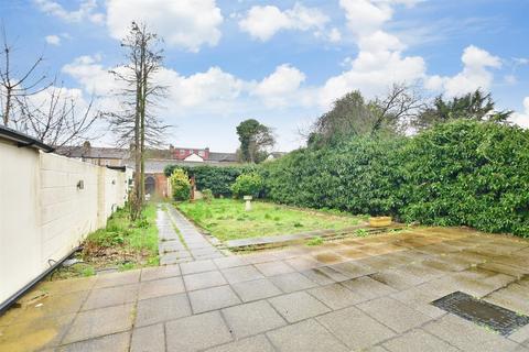 4 bedroom terraced house for sale, Woodford Avenue, Redbridge, Essex