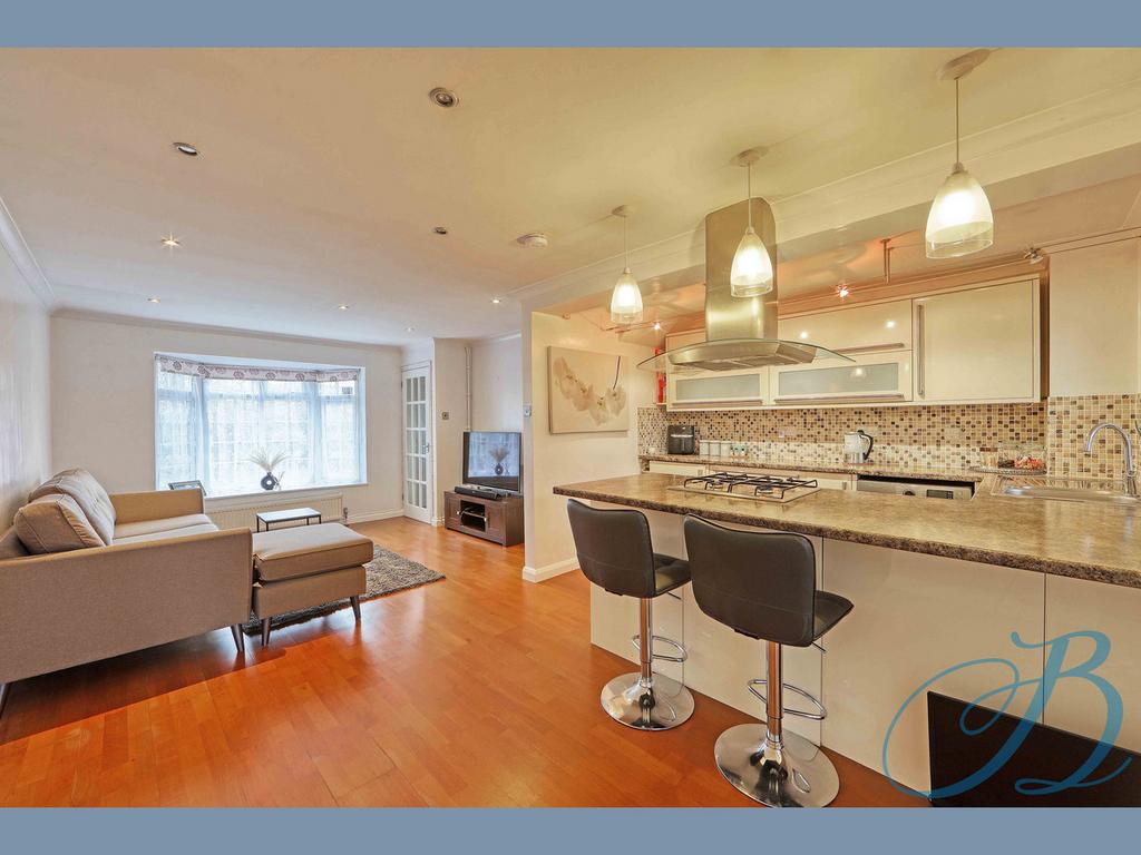 Lyneham Gardens, Maidenhead, SL6 2 bed terraced house to rent £1,700