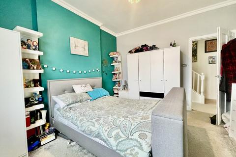 38b Alphington Road, Exeter, EX2 8HS