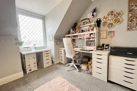 38b Alphington Road, Exeter, EX2 8HS