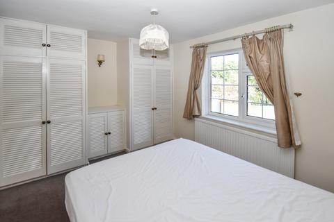 20 Fourth Cross Road, Twickenham, TW2 5EL