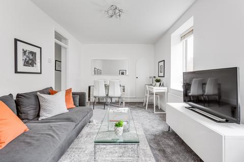 2 bedroom flat for sale, St. Albans Avenue, London